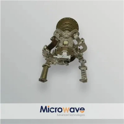 Qual è la stabilità di frequenza del sistema di alimentazione multibanda C/KU?